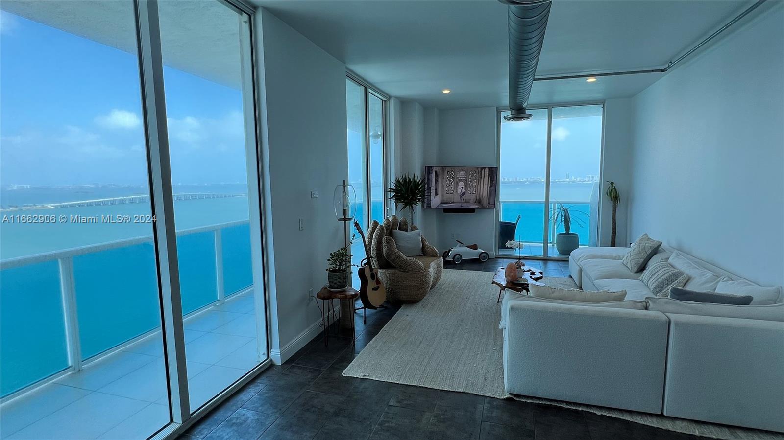 STAR LOFTS ON THE BAY CON - Residential