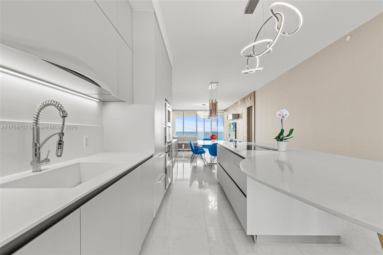 JADE SIGNATURE CONDO - Residential
