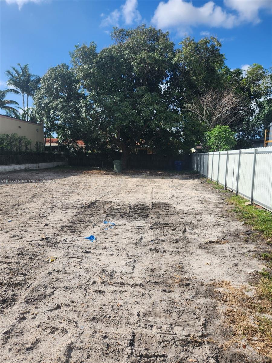 Shovel-Ready Lot in Little Gables!
Vacant lot with a permitted construction fence and a beautiful fruit-bearing mango tree, ready for your dream home or investment. Prime location minutes from Coral Gables, Miracle Mile, Downtown, and the airport. Rare opportunity in a high-demand area — act fast!