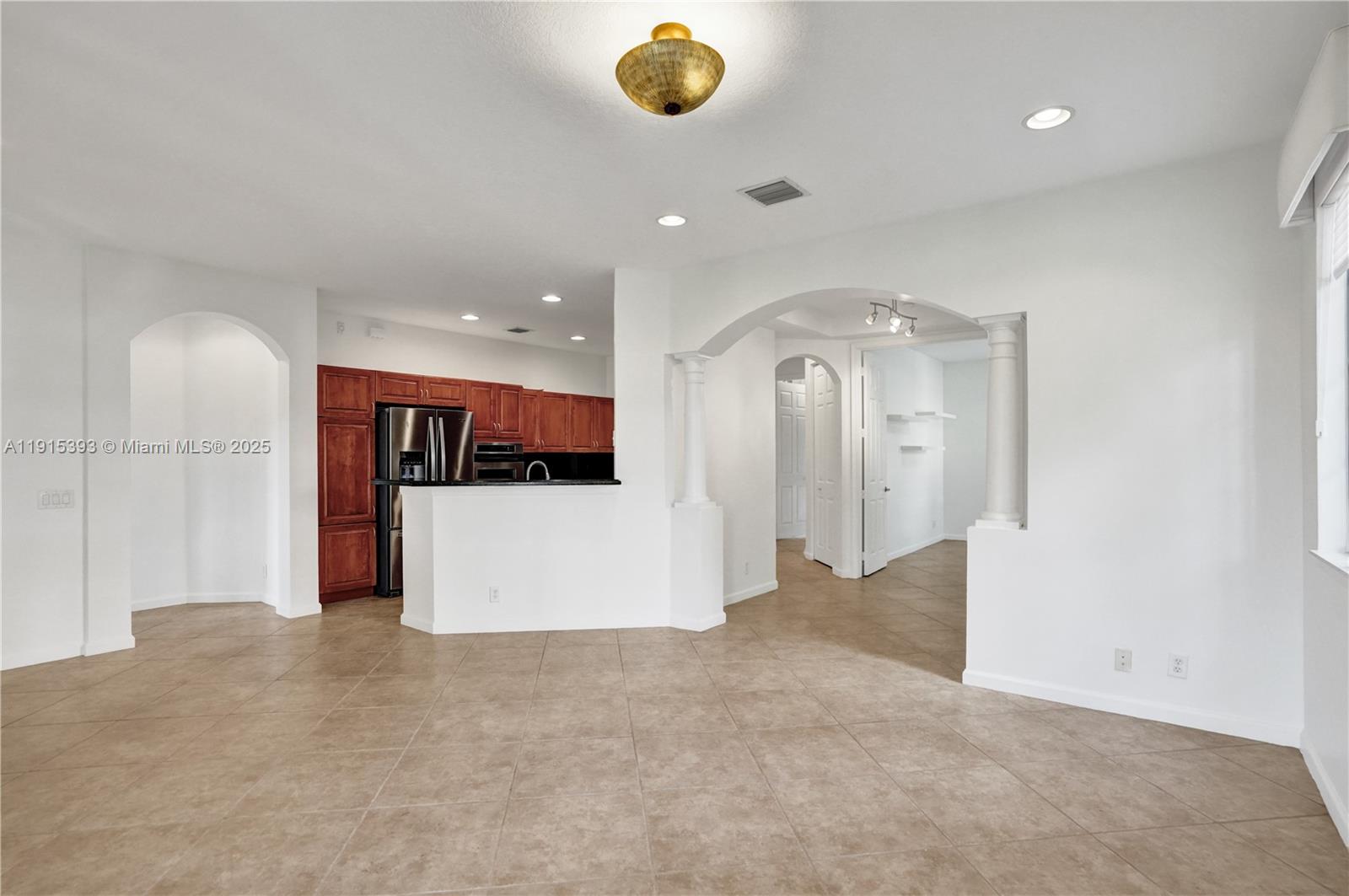 COURTSIDE AT WESTON HILLS - Residential