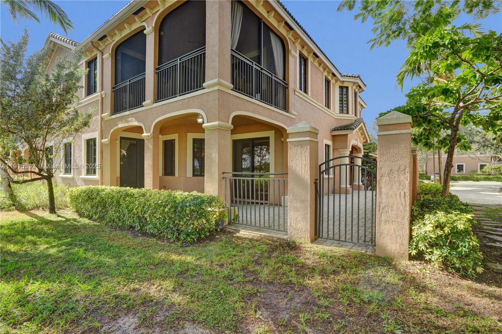 COURTSIDE AT WESTON HILLS - Residential