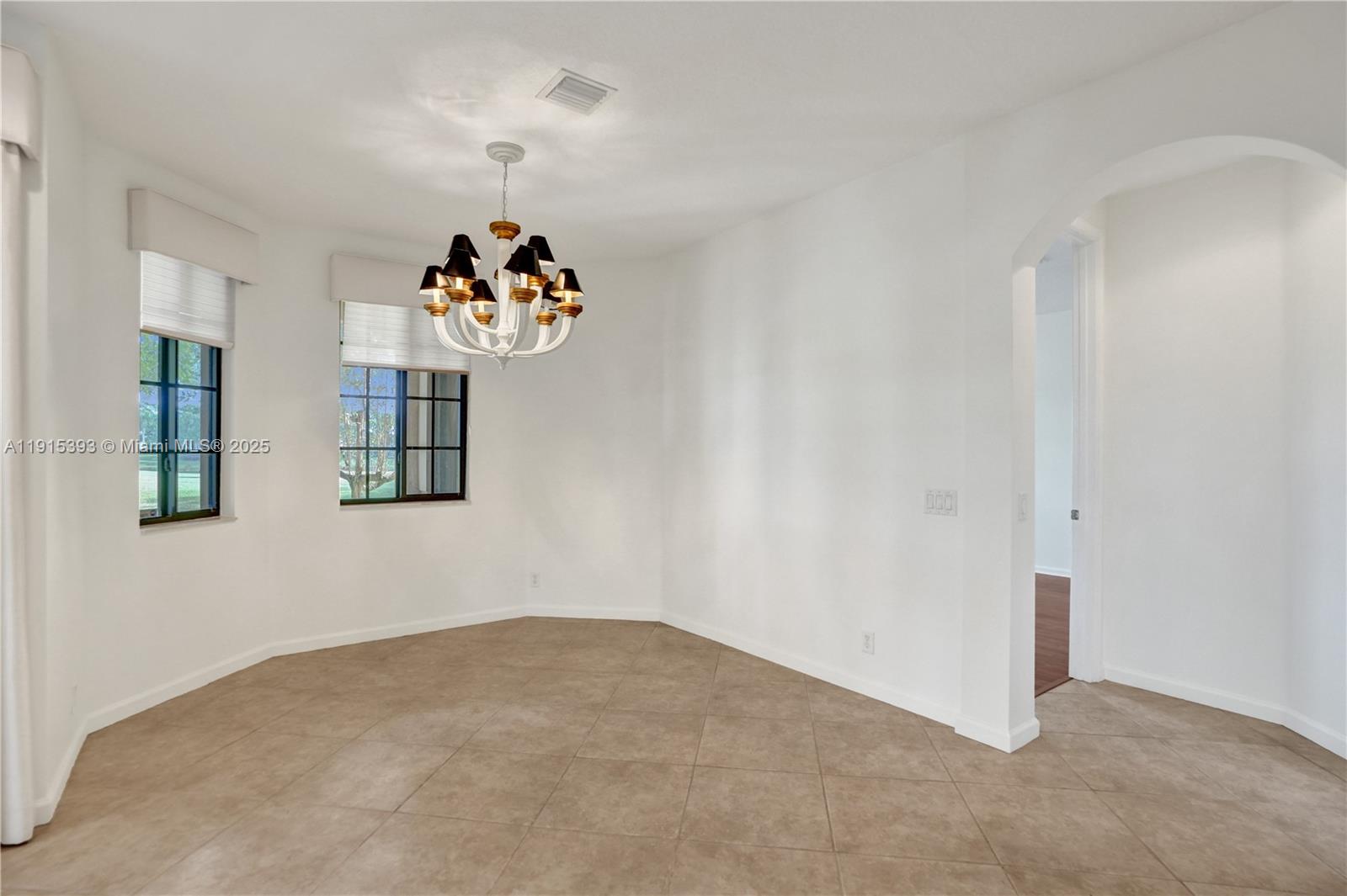 COURTSIDE AT WESTON HILLS - Residential