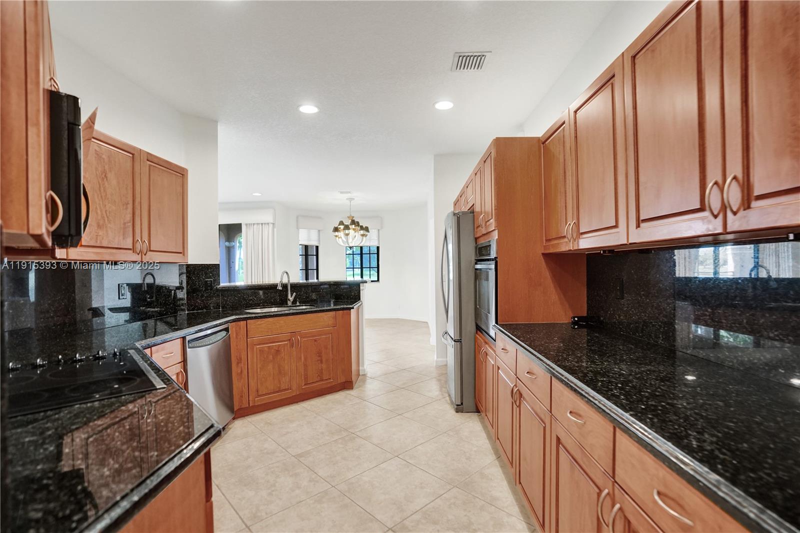 COURTSIDE AT WESTON HILLS - Residential