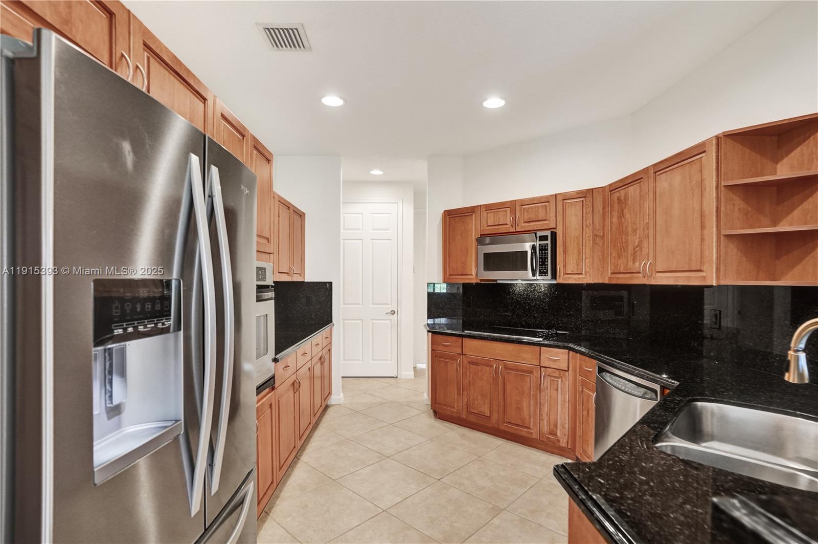 COURTSIDE AT WESTON HILLS - Residential