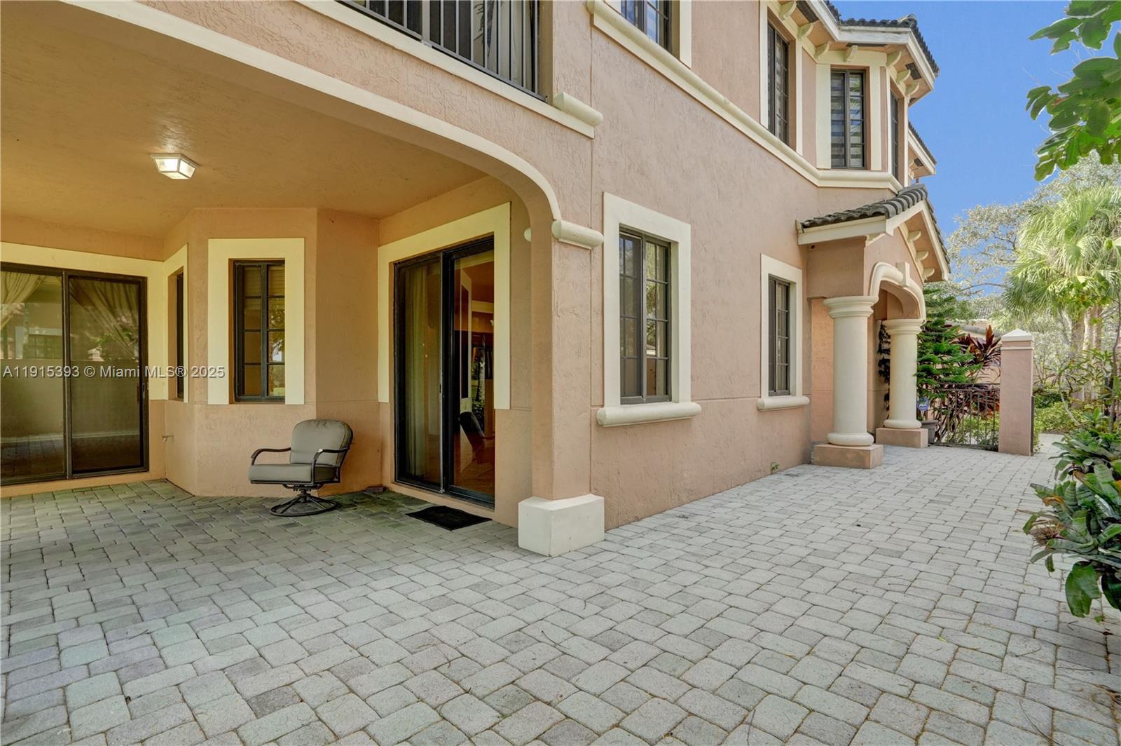 COURTSIDE AT WESTON HILLS - Residential