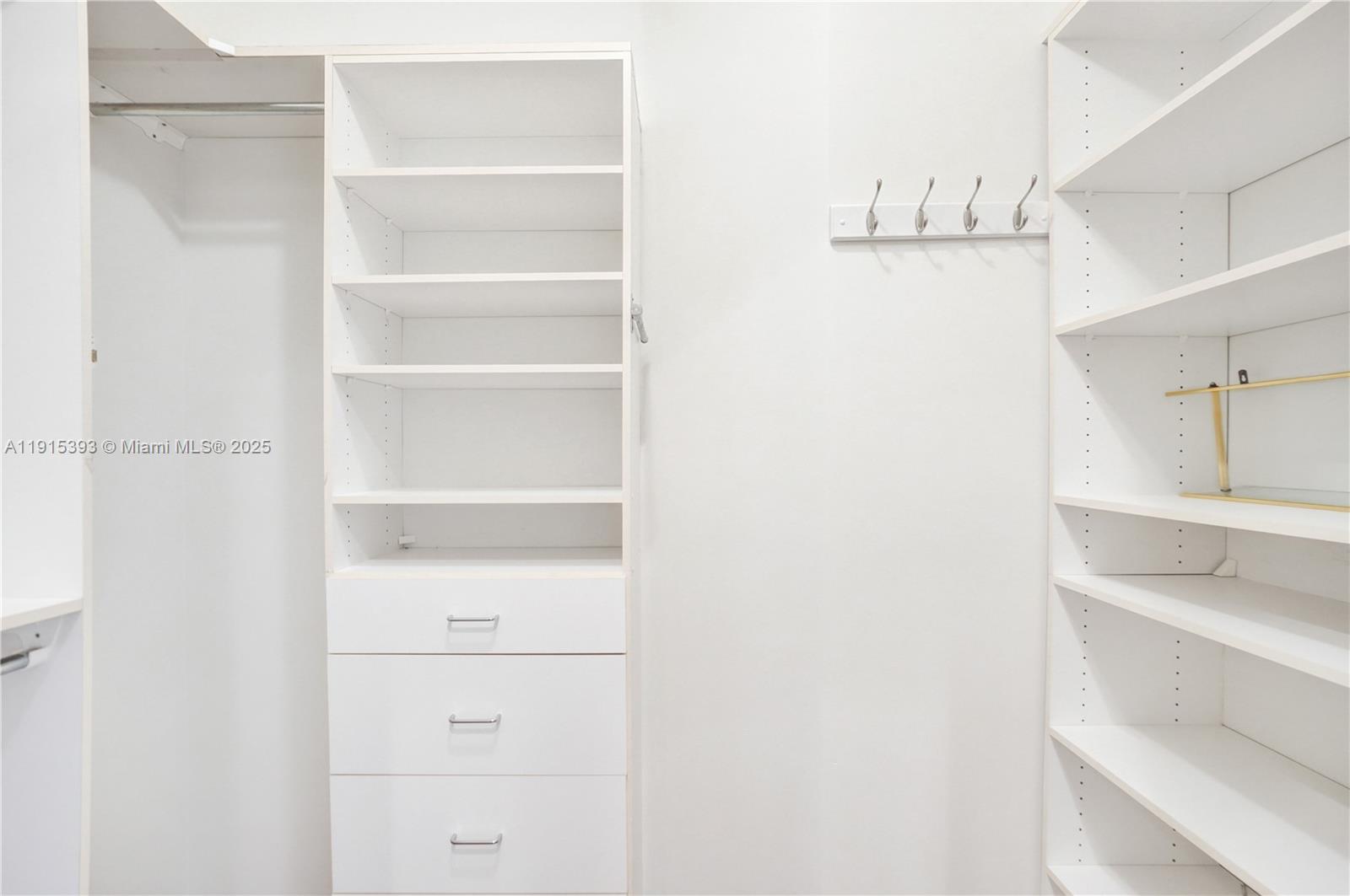 COURTSIDE AT WESTON HILLS - Residential