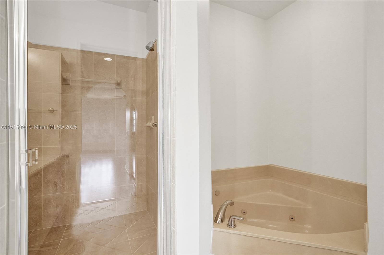 COURTSIDE AT WESTON HILLS - Residential