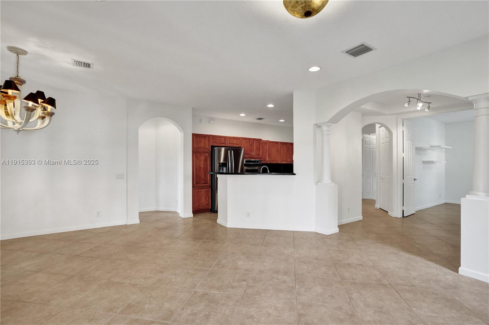 COURTSIDE AT WESTON HILLS - Residential