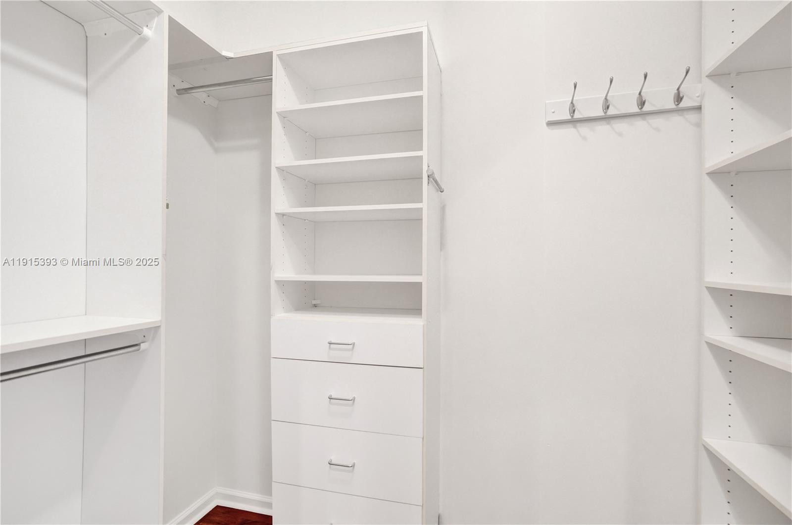 COURTSIDE AT WESTON HILLS - Residential