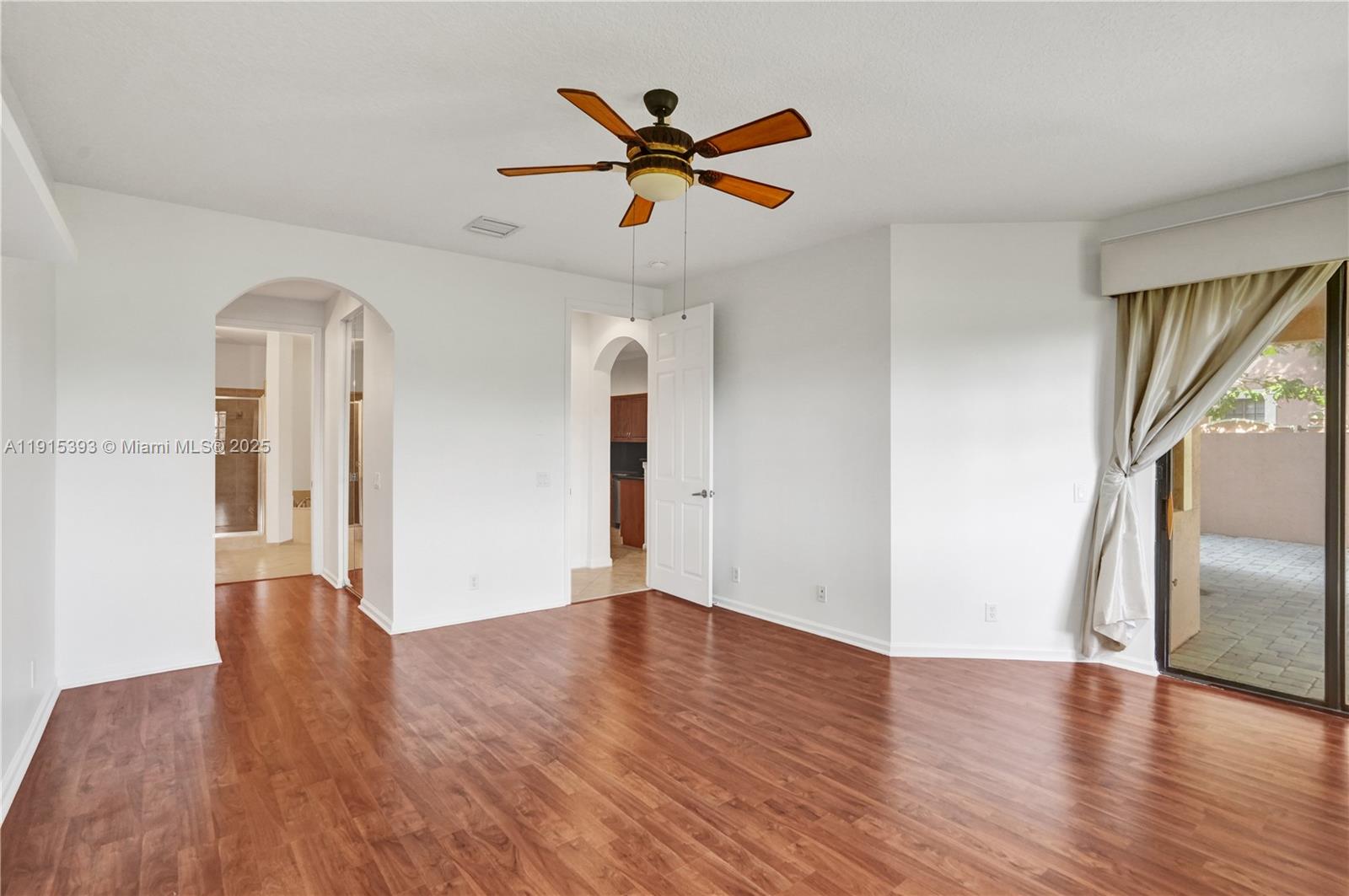 COURTSIDE AT WESTON HILLS - Residential