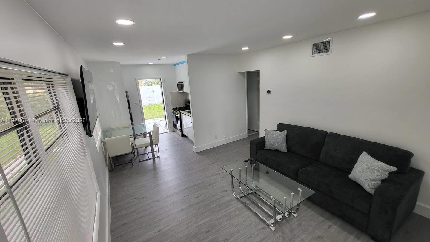 ATLANTIC SHORES DIXIE HIG - Residential Lease