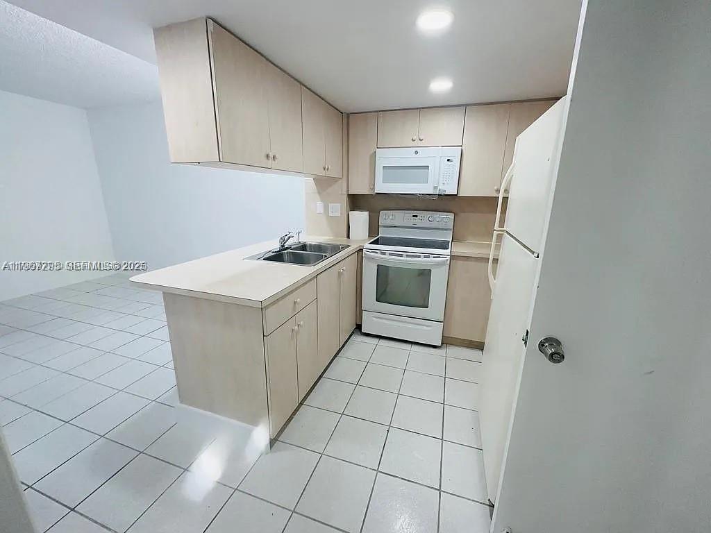 HIALEAH CLUB VILLAS CONDO - Residential