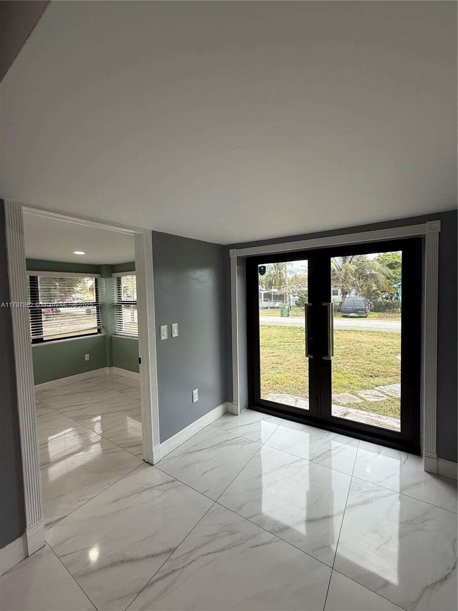 685 NW 14th St