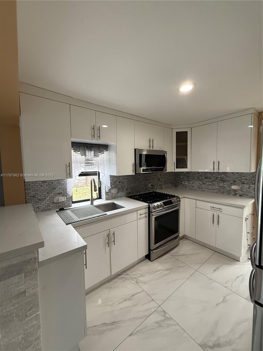 685 NW 14th St