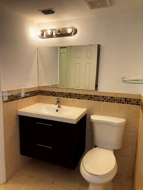 MIRAMAR CLUB CONDOMINIUM - Residential Lease