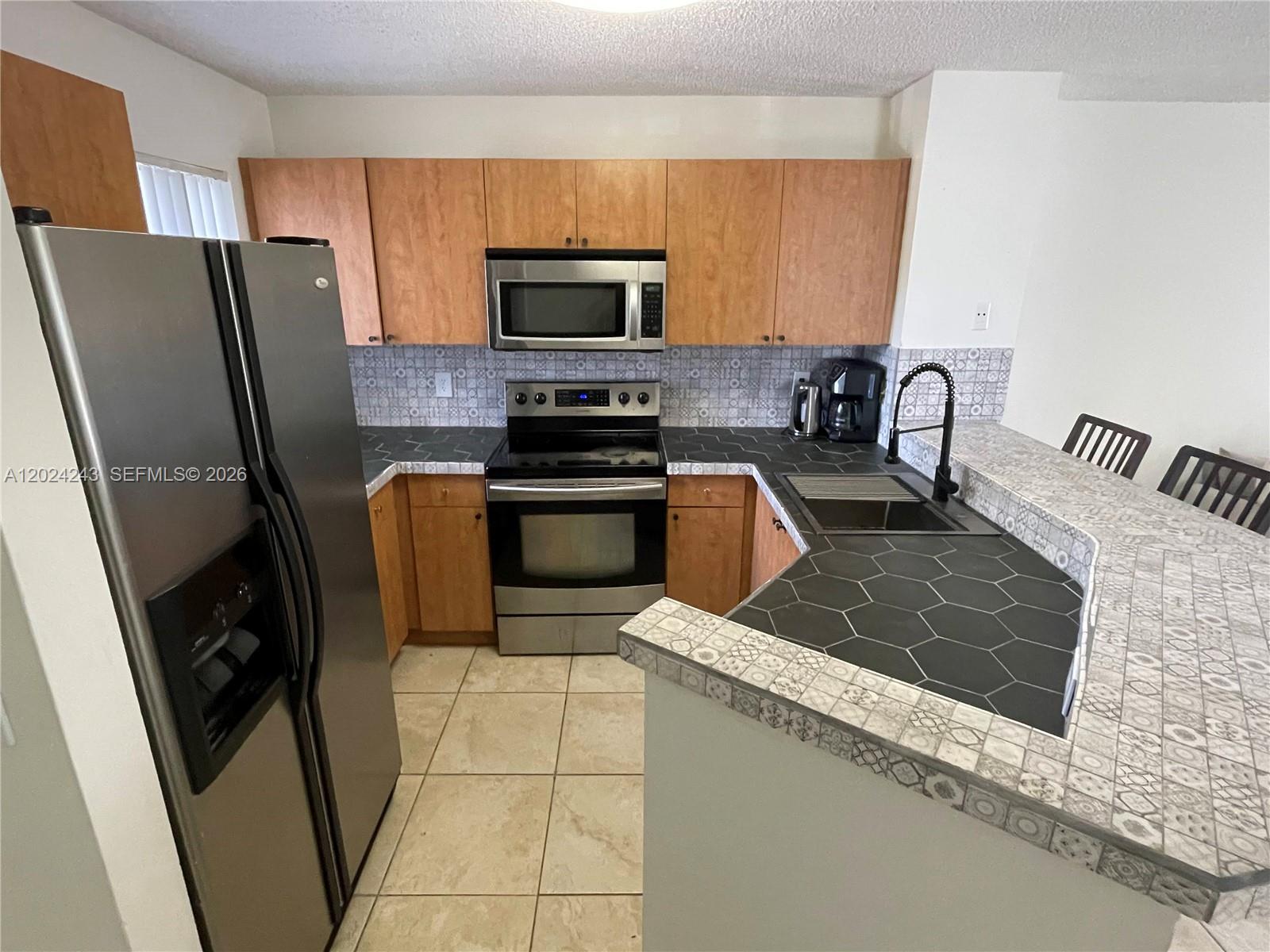 LAKESHORE AT UNIVERSITY P - Residential Lease