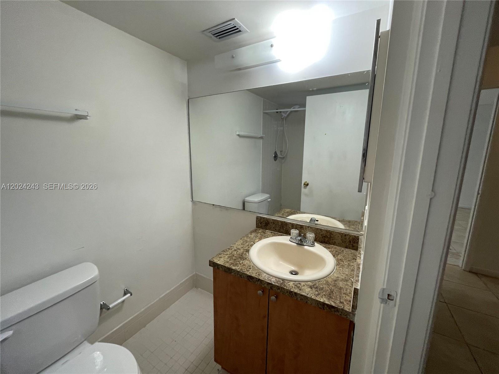 LAKESHORE AT UNIVERSITY P - Residential Lease