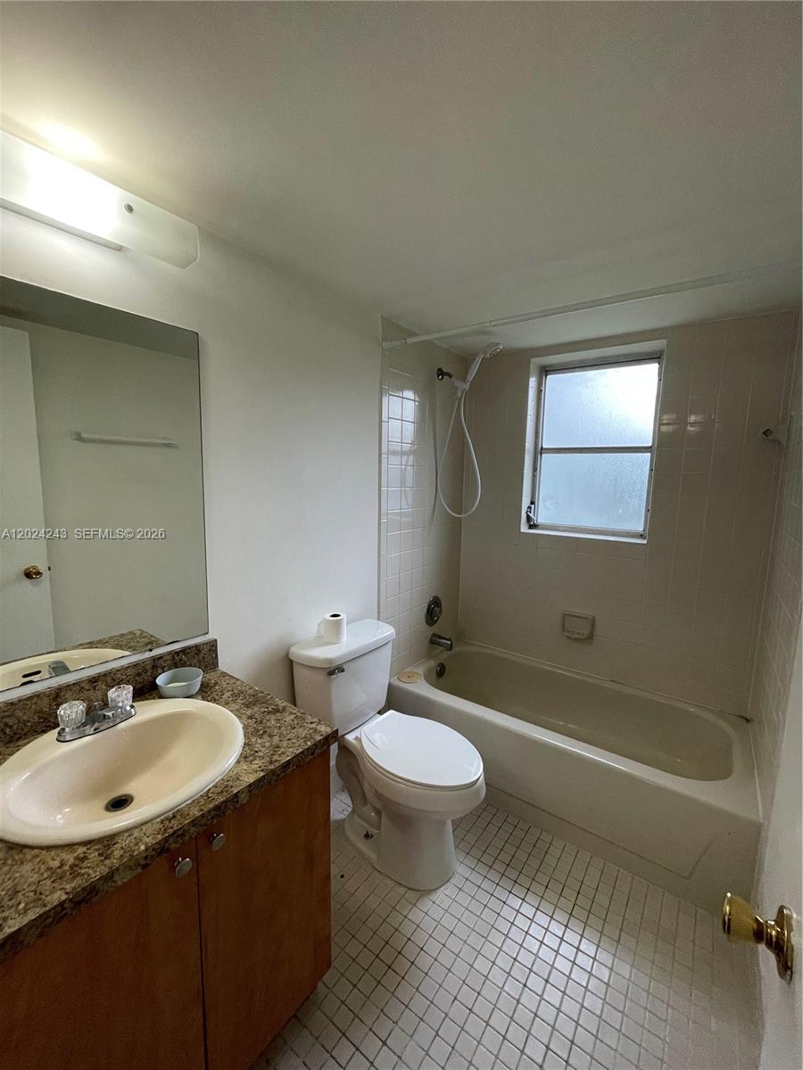 LAKESHORE AT UNIVERSITY P - Residential Lease