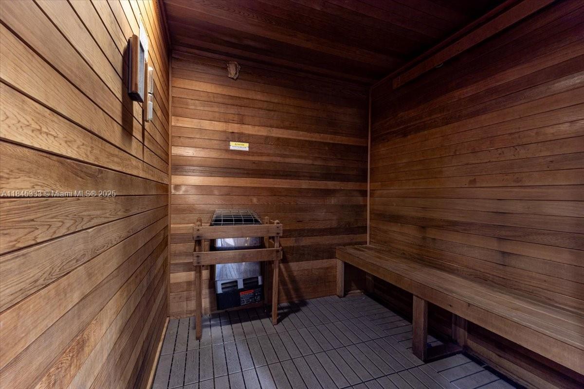 INFINITY AT BRICKELL COND - Residential