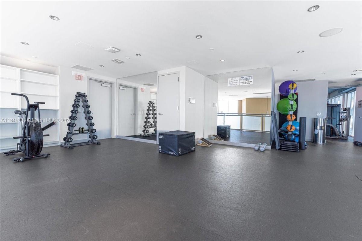 INFINITY AT BRICKELL COND - Residential