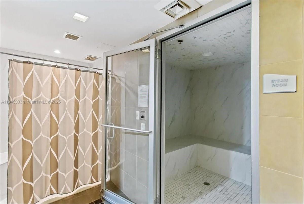 INFINITY AT BRICKELL COND - Residential