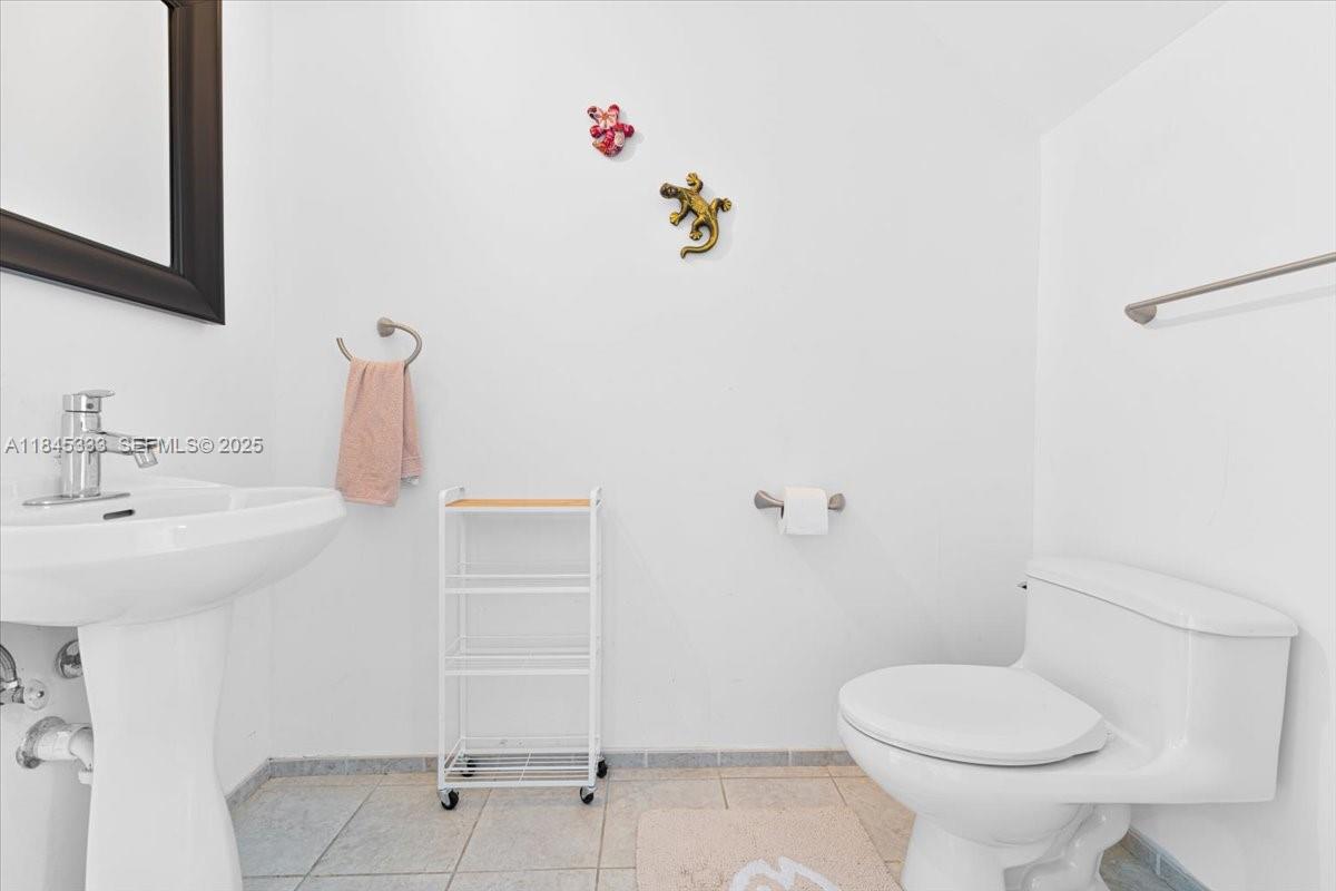 INFINITY AT BRICKELL COND - Residential