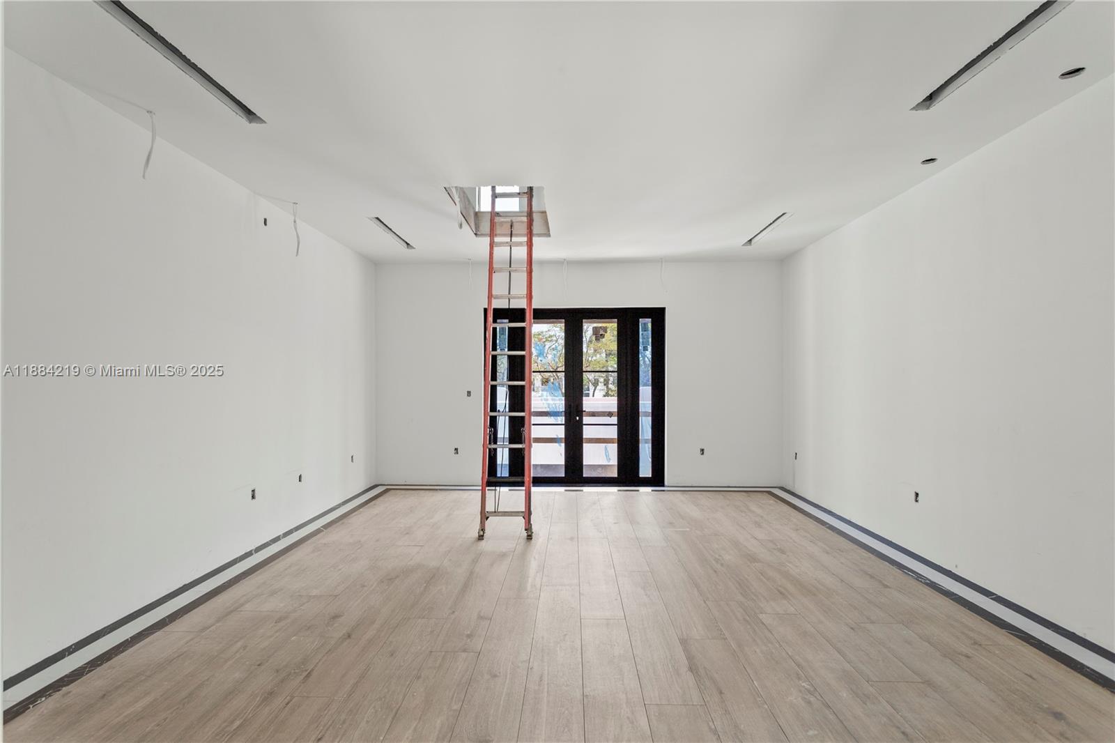 NORTH PINECREST - Residential