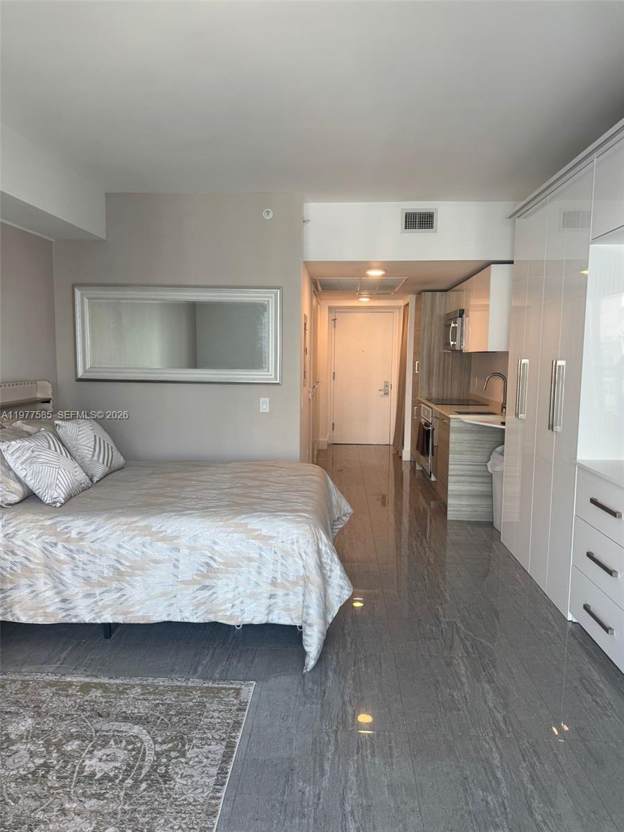 1300 Brickell Bay Dr 2512