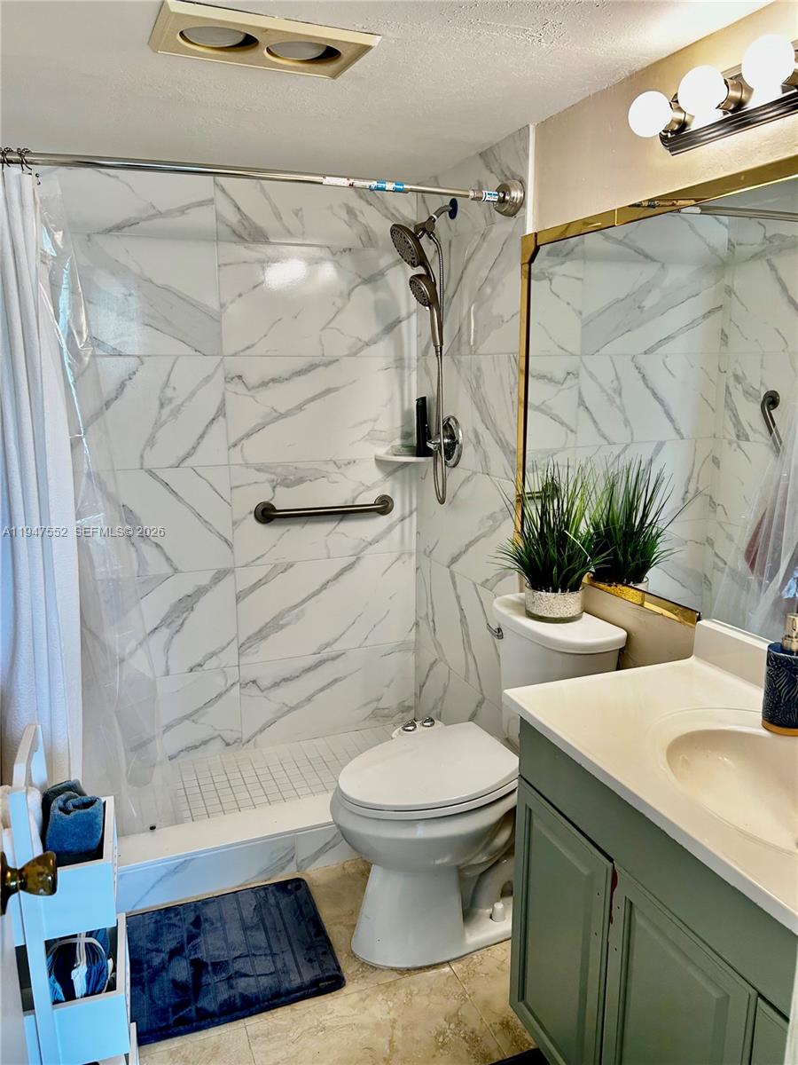 HOLLYBROOK GOLF AND - Residential