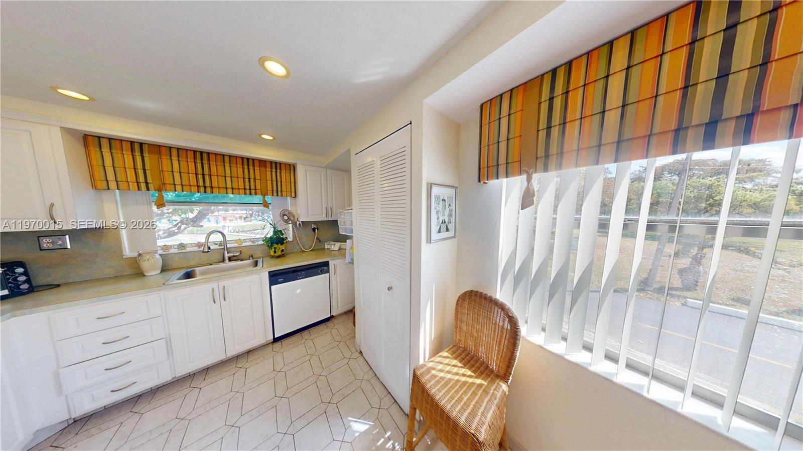 SUNRISE LAKES 136 CONDO - Residential