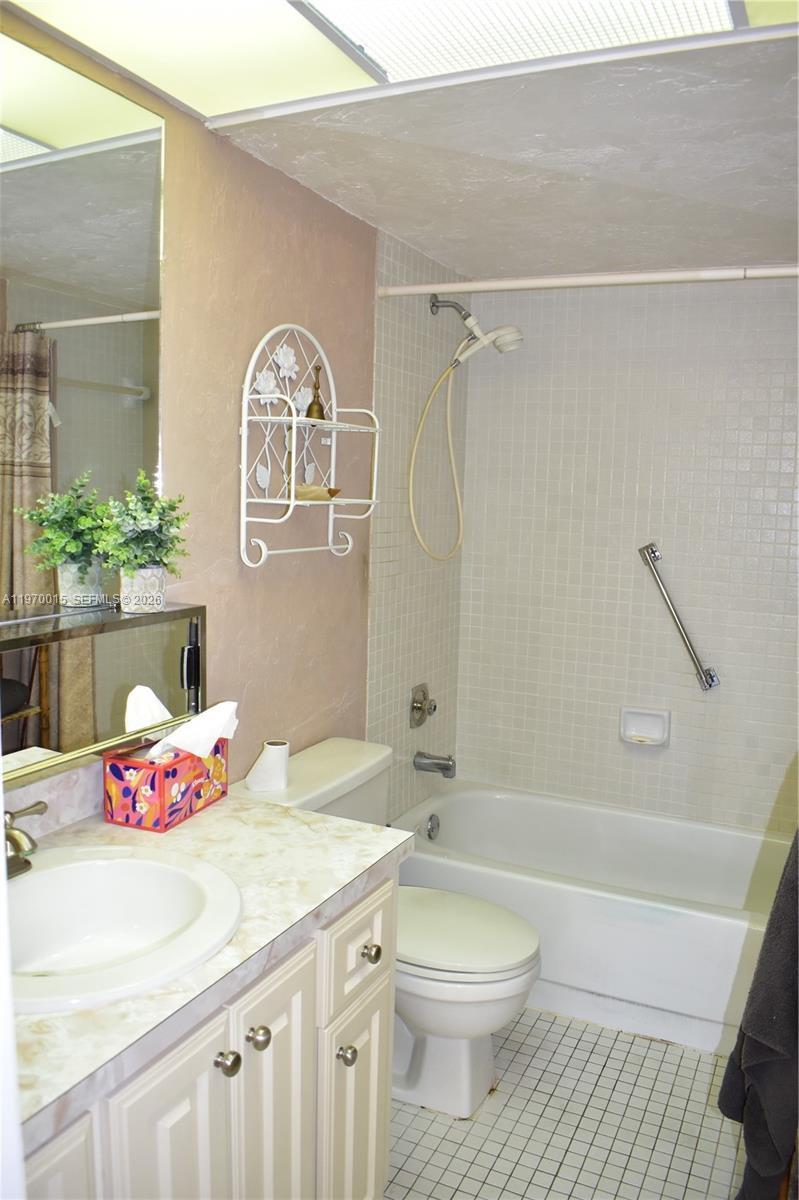 SUNRISE LAKES 136 CONDO - Residential