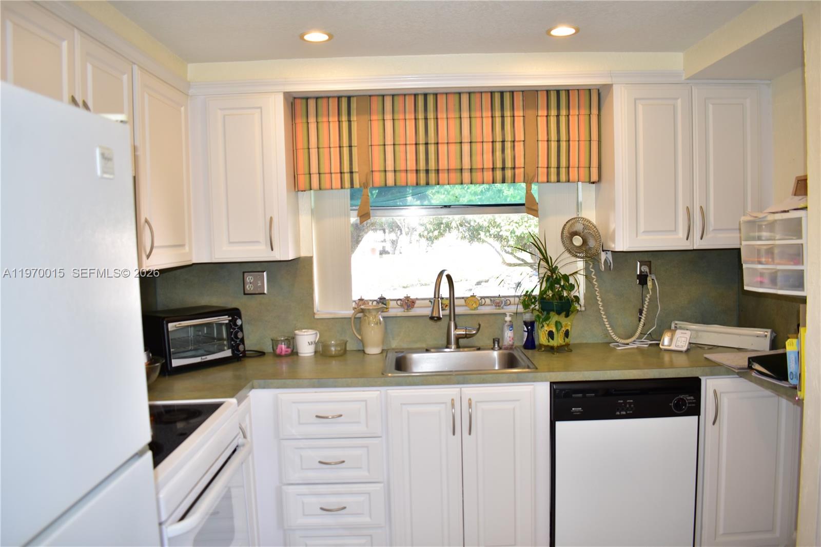 SUNRISE LAKES 136 CONDO - Residential