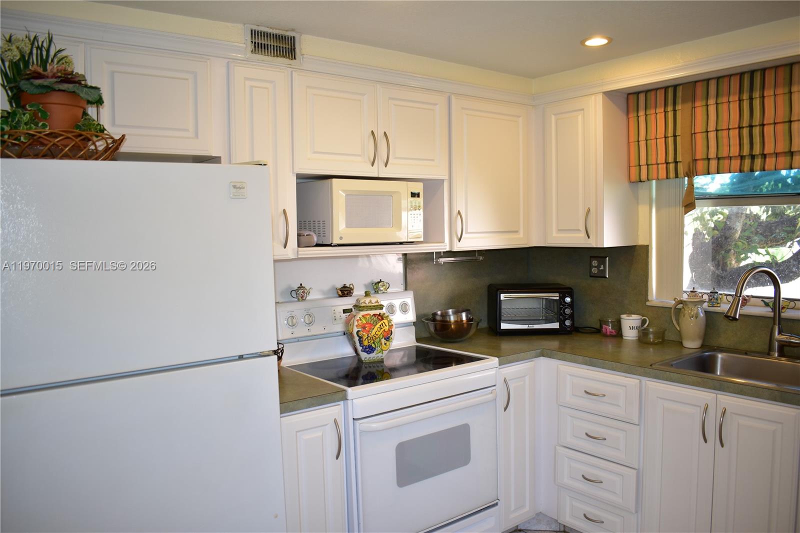 SUNRISE LAKES 136 CONDO - Residential