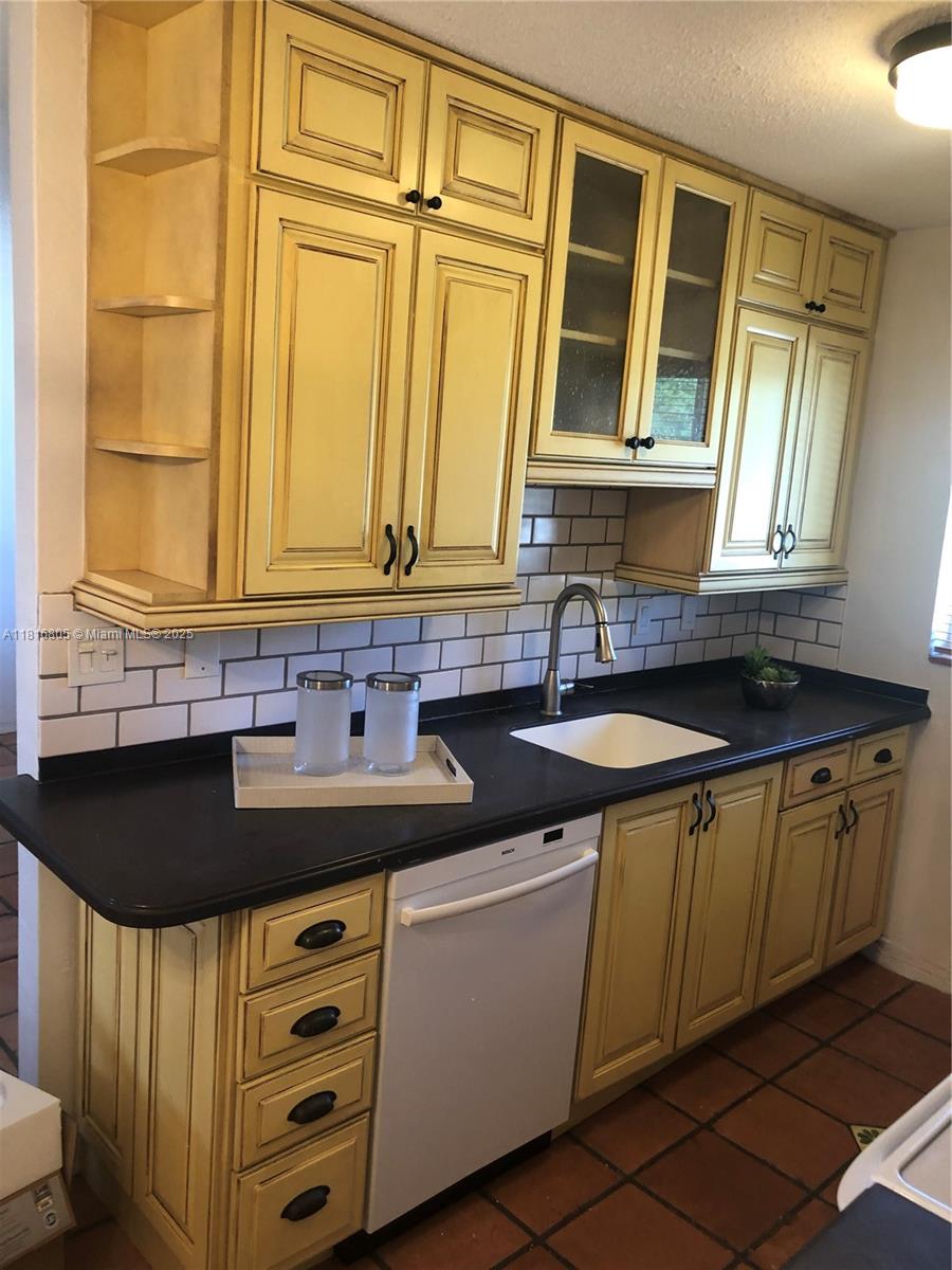 Rental Property at 1733 Mayo St 7, Hollywood, Broward County, Florida - Bedrooms: 1 
Bathrooms: 1  - $1,700 MO.