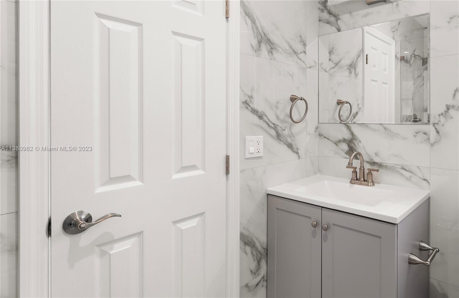 BISCAYNE BEACH-2ND ADDN - Residential