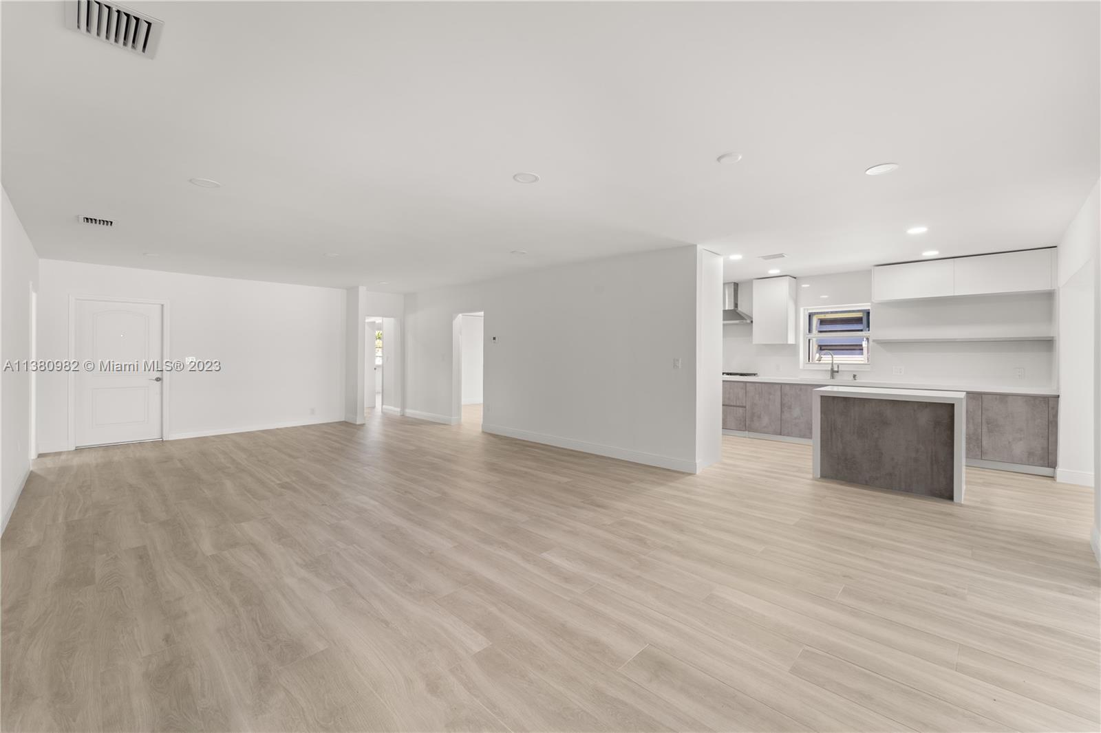 BISCAYNE BEACH-2ND ADDN - Residential