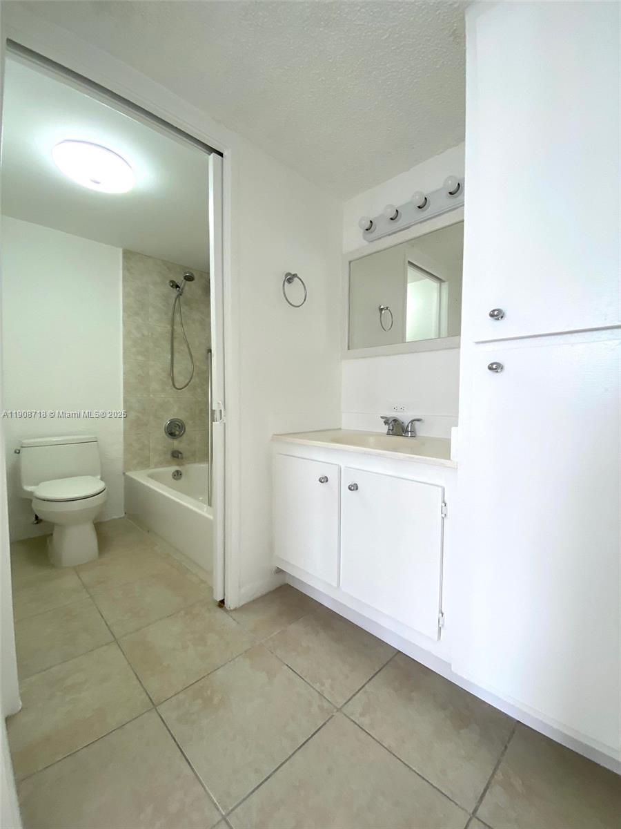 PLAZA OF AMERICAS CONDO P - Residential