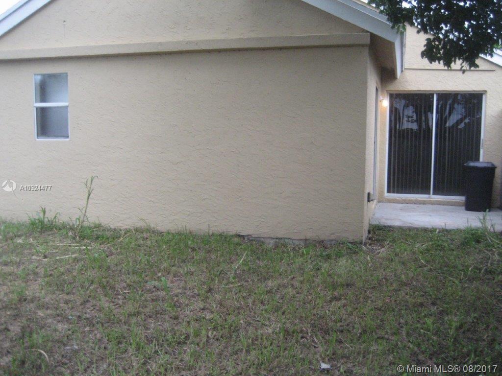 VILLAS OF PALM BAY - Residential Lease