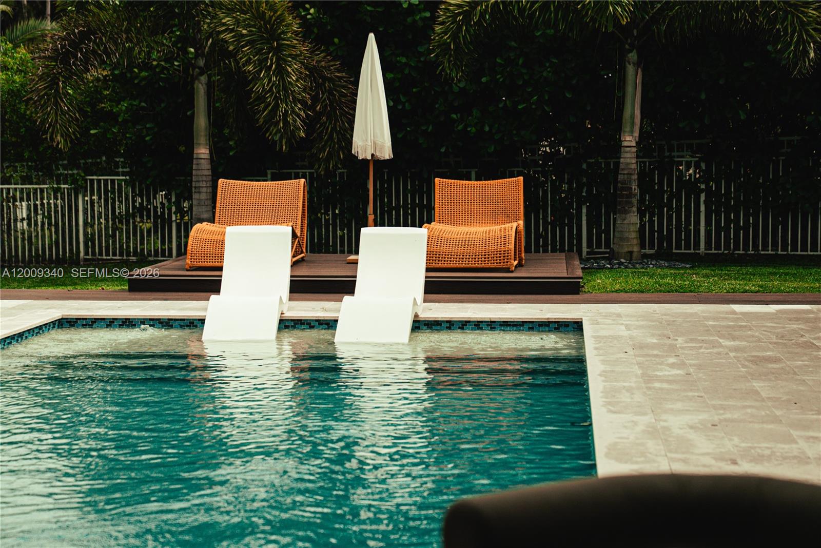 WINDSOR PALMS - Residential