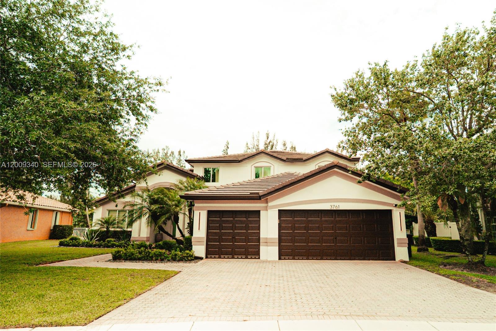 WINDSOR PALMS - Residential
