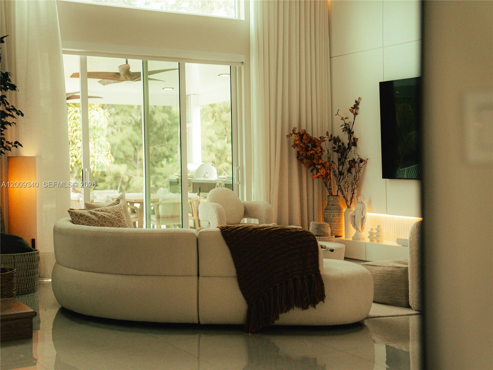 WINDSOR PALMS - Residential