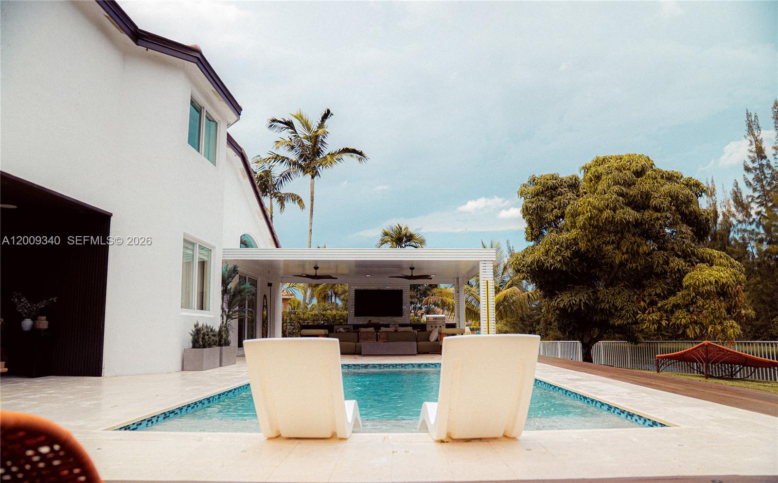 WINDSOR PALMS - Residential