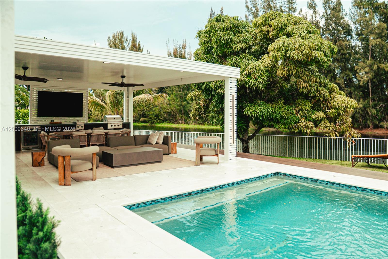WINDSOR PALMS - Residential