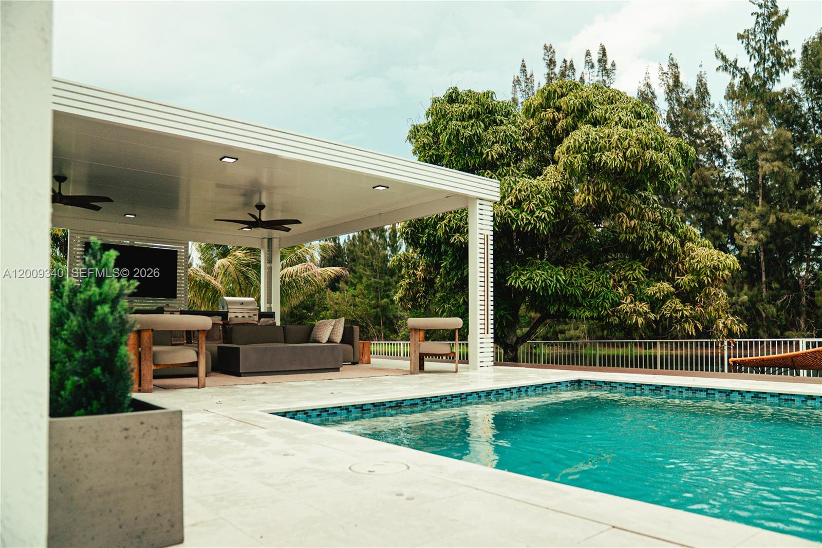 WINDSOR PALMS - Residential