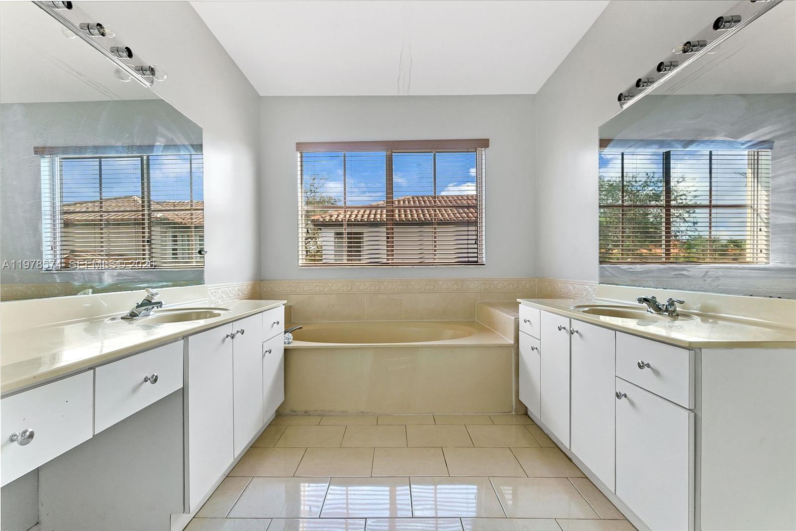 ANCHORAGE AT MIAMI LAKES - Residential