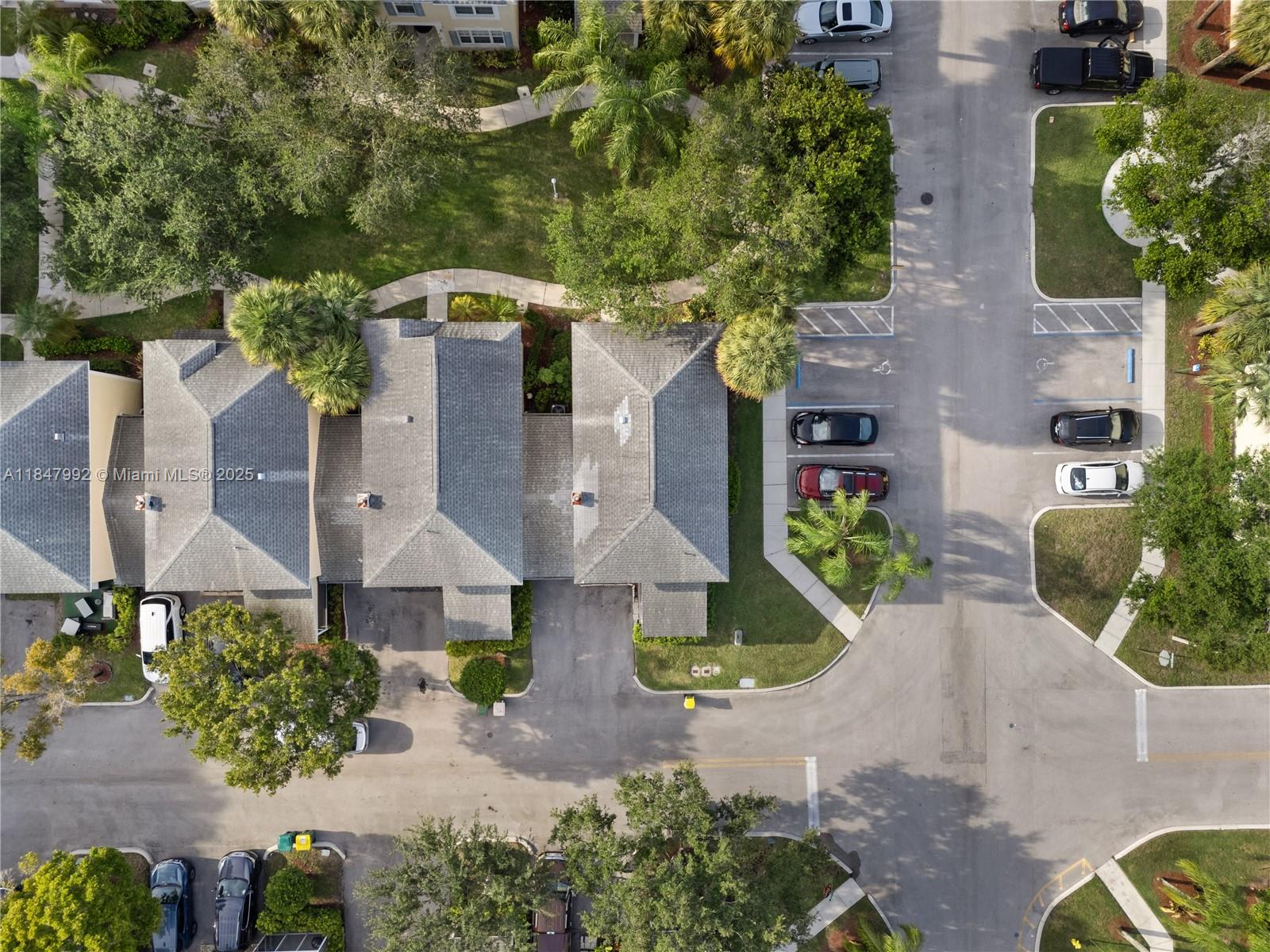 11001 Sea Hibiscus Ln, Tamarac, FL, 33321/$430,000 1 11001 Sea Hibiscus Ln