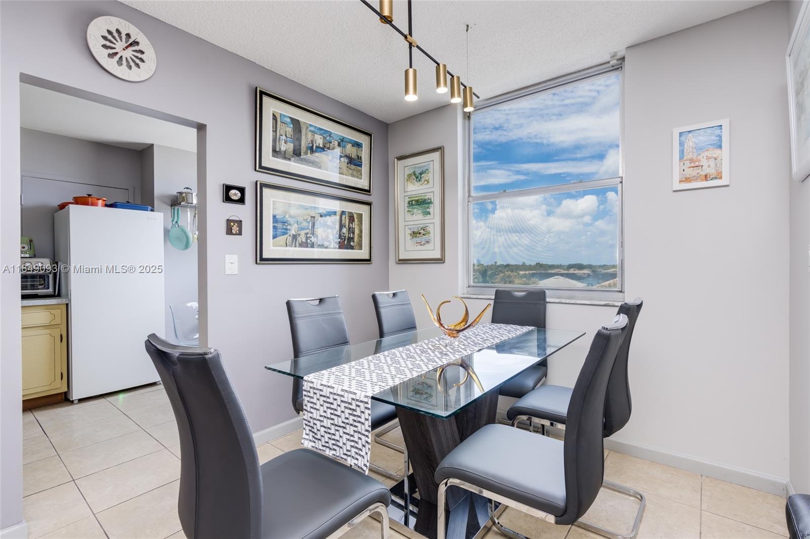 HILLCREST EAST NO 23 COND - Residential