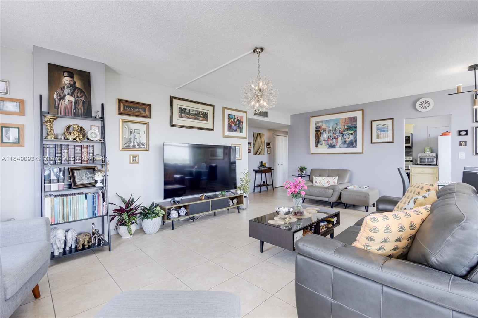 HILLCREST EAST NO 23 COND - Residential