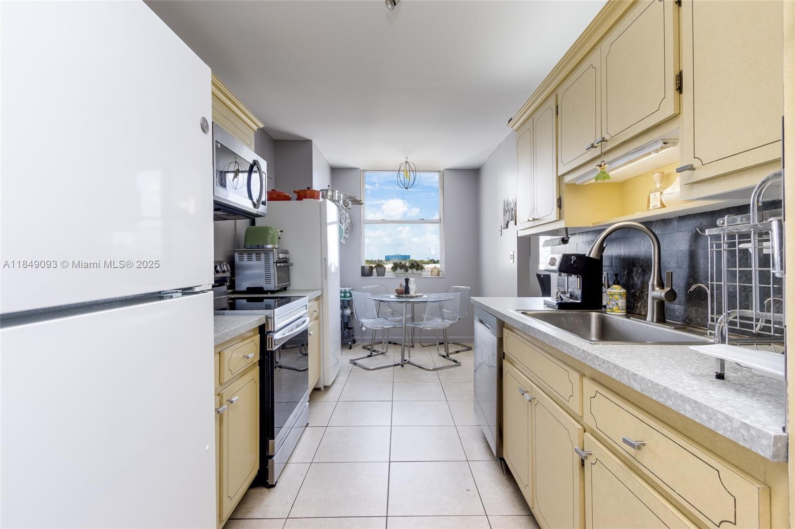 HILLCREST EAST NO 23 COND - Residential