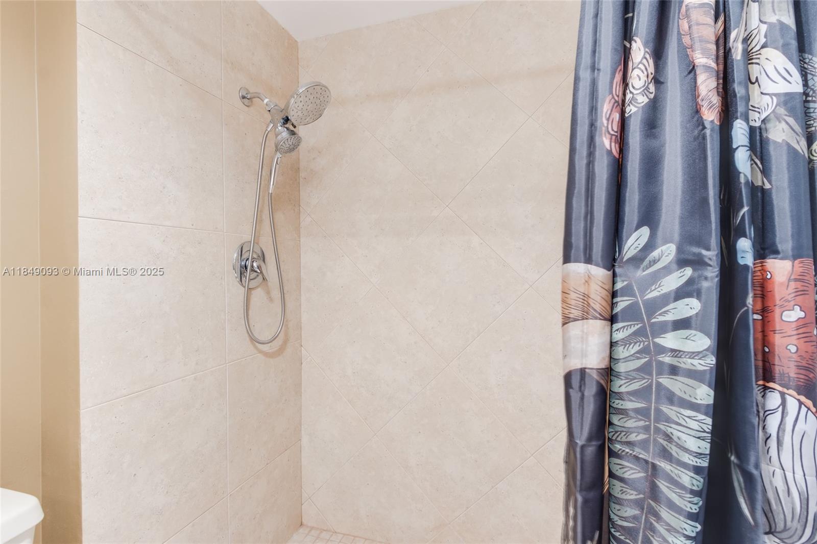 HILLCREST EAST NO 23 COND - Residential